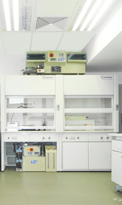 <p><strong>Laboratorium geochemii środowiska leśnego Uniwersytetu Rolniczego</strong></p>
