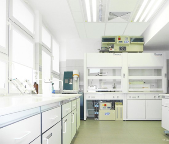 <p><strong>Laboratorium geochemii środowiska leśnego Uniwersytetu Rolniczego</strong></p>
